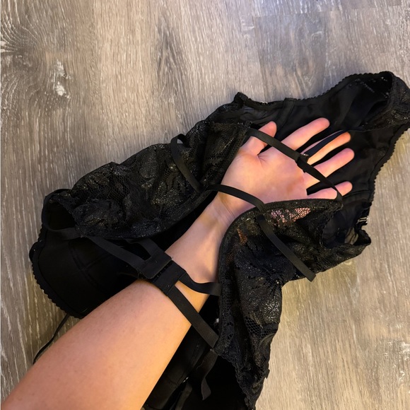 Backless strappy shine lace lingerie bodysuit 34b - Picture 10 of 10